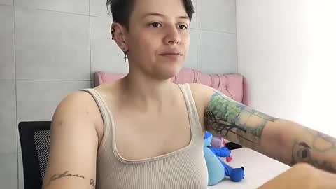 Snapshot of fanny_18 chatting on October 9, 4:05 pm FANNY online show from October 9, 4:05 pm