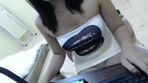 Snapshot of fantasex09 chatting on April 11, 9:57 am fantasex09 online show from April 11, 9:57 am
