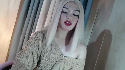 DANIELLA - DONT FORGET TO GIVE ME A THUMBSU UP online show from May 9, 10:53 am