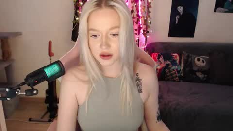 Snapshot of fantasy_lisa chatting on February 27, 11:10 am Lisa online show from February 27, 11:10 am