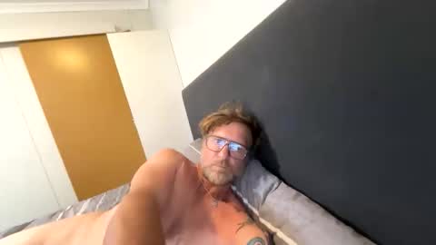 Snapshot of fantasying01 chatting on December 1, 12:43 pm fantasying01 online show from December 1, 12:43 pm