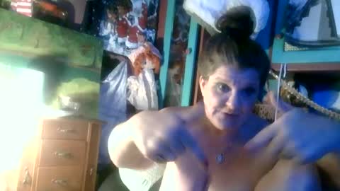 Snapshot of fantasymaid49 chatting on January 19, 7:46 am fantasymaid49 online show from January 19, 7:46 am