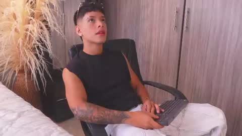 Snapshot of farid_jake_ chatting on June 20, 4:21 pm farid_jake_ online show from June 20, 4:21 pm