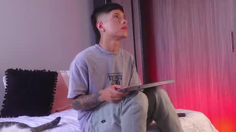 farid_jake_ online show from July 21, 7:49 pm