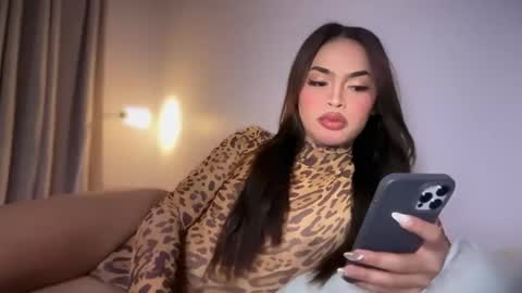 Snapshot of farrahmoanx chatting on June 8, 5:57 pm farrahmoanx online show from June 8, 5:57 pm