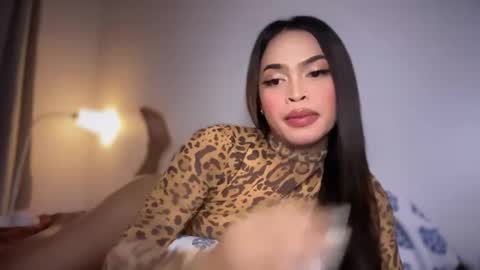 Snapshot of farrahmoanx chatting on June 10, 1:54 pm farrahmoanx online show from June 10, 1:54 pm