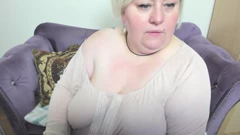 Snapshot of fashiona chatting on November 1, 10:06 am fashiona online show from November 1, 10:06 am