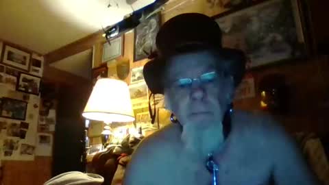 Snapshot of fastninja14r chatting on May 11, 7:44 pm Fastninja14R online show from May 11, 7:44 pm