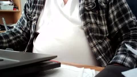 Snapshot of fatbellyitalian3 chatting on November 18, 2:32 pm fatbellyitalian3 online show from November 18, 2:32 pm