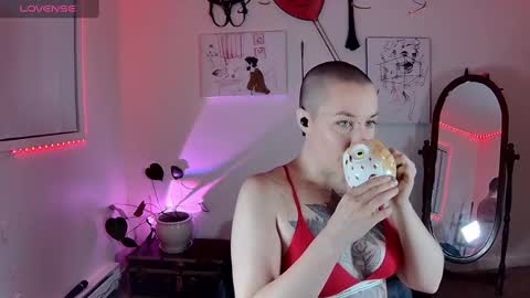 Snapshot of fate_fletcher chatting on February 6, 4:21 am fate_fletcher online show from February 6, 4:21 am