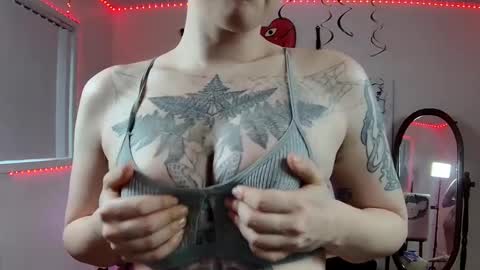 Snapshot of fate_fletcher chatting on March 9, 1:25 am fate_fletcher online show from March 9, 1:25 am