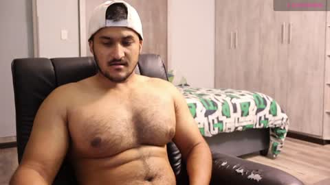 Snapshot of fatherfly001 chatting on June 23, 8:51 pm fatherfly001 online show from June 23, 8:51 pm