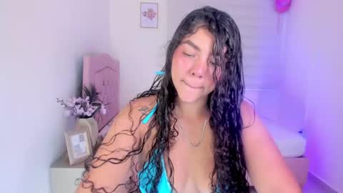 Snapshot of fatima_senghor chatting on June 15, 8:44 pm Zoe online show from June 15, 8:44 pm