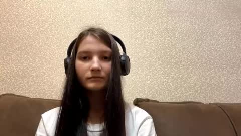 Aurora 18yo online show from October 20, 9:32 am