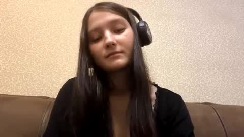 Aurora 18yo online show from November 21, 9:19 am