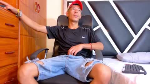 Snapshot of favel_gomez7 chatting on August 8, 12:07 pm Favel Gomez online show from August 8, 12:07 pm