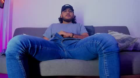 Snapshot of favid95 chatting on December 1, 5:18 pm favid95 online show from December 1, 5:18 pm