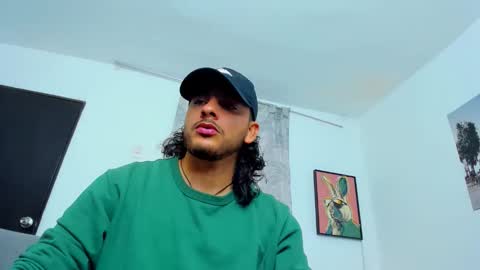 Snapshot of favid95 chatting on February 24, 3:32 pm favid95 online show from February 24, 3:32 pm