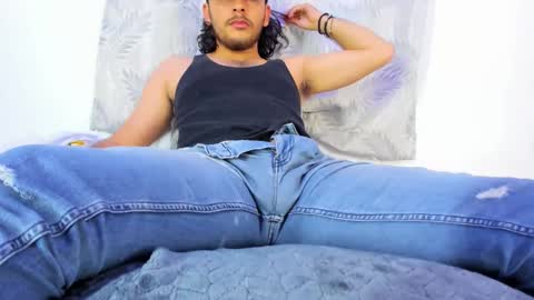 Snapshot of favid95 chatting on April 8, 6:19 pm favid95 online show from April 8, 6:19 pm