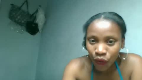 Snapshot of fayence09 chatting on September 24, 5:44 am fayence09 online show from September 24, 5:44 am