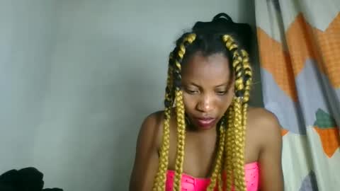 Snapshot of fayence09 chatting on October 4, 7:28 am fayence09 online show from October 4, 7:28 am