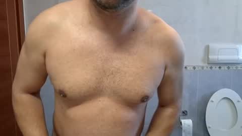 Snapshot of fede2985 chatting on January 1, 10:21 am Fede online show from January 1, 10:21 am