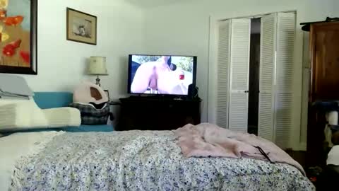 Snapshot of feel_free_to_smile chatting on May 14, 1:51 pm Fee Free To Smile online show from May 14, 1:51 pm