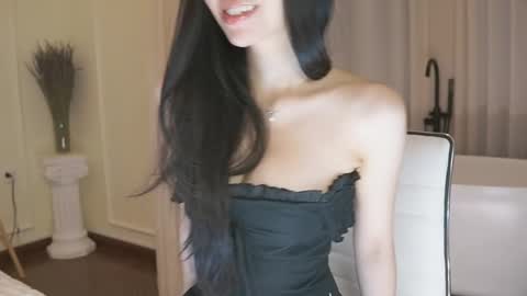 Snapshot of feel_me_00 chatting on January 17, 11:08 pm feel_me_00 online show from January 17, 11:08 pm