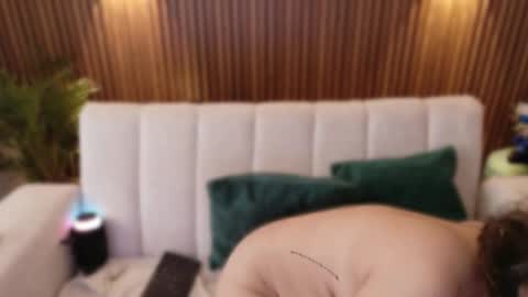 Feelena online show from November 26, 5:25 pm