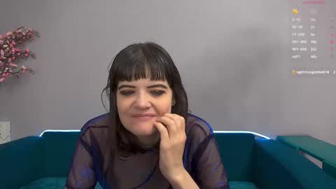 Snapshot of feelsgoodwoman chatting on November 15, 8:49 pm Laura online show from November 15, 8:49 pm