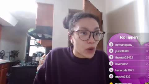 Snapshot of feetnymph chatting on January 15, 4:25 am Soley online show from January 15, 4:25 am