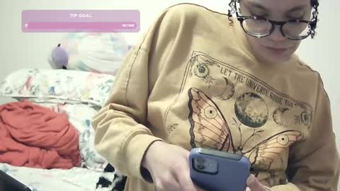 Snapshot of feetnymph chatting on February 3, 2:14 am Soley online show from February 3, 2:14 am