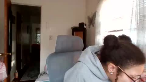 Snapshot of feetnymph chatting on November 19, 8:09 pm Soley online show from November 19, 8:09 pm