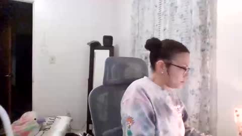 Snapshot of feetnymph chatting on November 21, 3:05 am Soley online show from November 21, 3:05 am