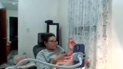 Snapshot of feetnymph chatting on November 22, 4:00 am Soley online show from November 22, 4:00 am