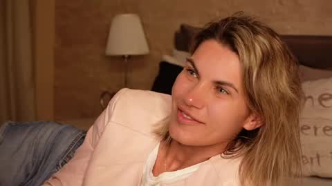 Snapshot of feliciakrige chatting on June 1, 8:21 pm FeliciaKrige online show from June 1, 8:21 pm