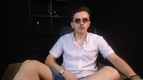 Snapshot of felixstark chatting on July 19, 6:17 am FelixStark online show from July 19, 6:17 am