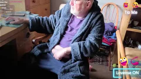 Snapshot of fellainsp8 chatting on September 27, 8:41 am Adam online show from September 27, 8:41 am