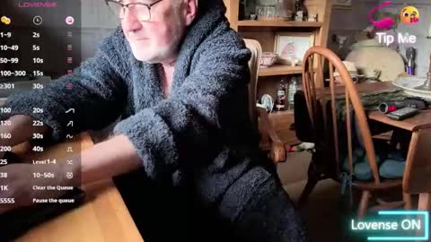 Snapshot of fellainsp8 chatting on October 21, 7:31 am Adam online show from October 21, 7:31 am