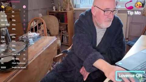 Snapshot of fellainsp8 chatting on October 28, 7:34 am Adam online show from October 28, 7:34 am