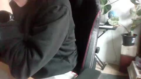 Snapshot of fem_alice_louis_dom chatting on November 18, 8:41 am fem_alice_louis_dom online show from November 18, 8:41 am