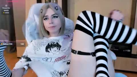 Snapshot of femalexa chatting on November 15, 4:03 pm Alexa online show from November 15, 4:03 pm