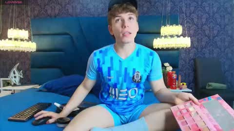 Femboy Max online show from January 8, 11:45 am