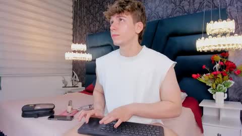 Femboy Max online show from March 23, 11:47 am