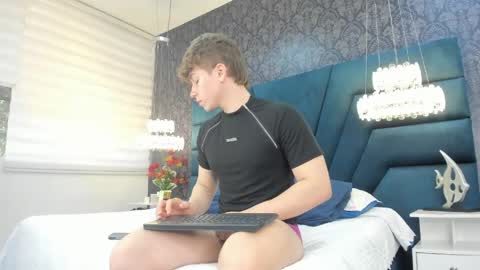 Femboy Max online show from May 4, 11:28 am