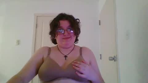 Snapshot of femcelsam chatting on August 3, 1:48 am femcelsam online show from August 3, 1:48 am