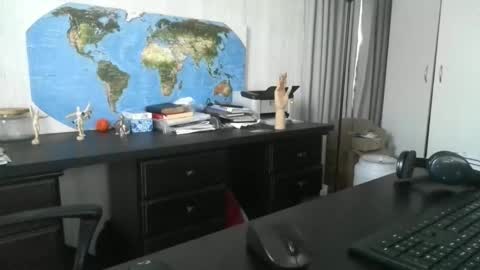 femdomsubby online show from December 4, 8:45 am