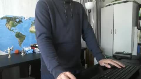 femdomsubby online show from December 4, 10:41 pm