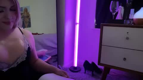 Snapshot of femgirl99 chatting on February 12, 8:29 pm this is justice tricia a bigelow. she was fucking my husband tom girardi online show from February 12, 8:29 pm