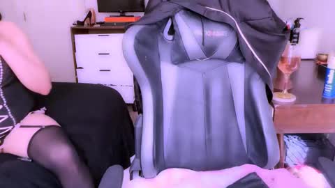 Snapshot of femgirl99 chatting on October 27, 8:57 pm this is justice tricia a bigelow. she was fucking my husband tom girardi online show from October 27, 8:57 pm